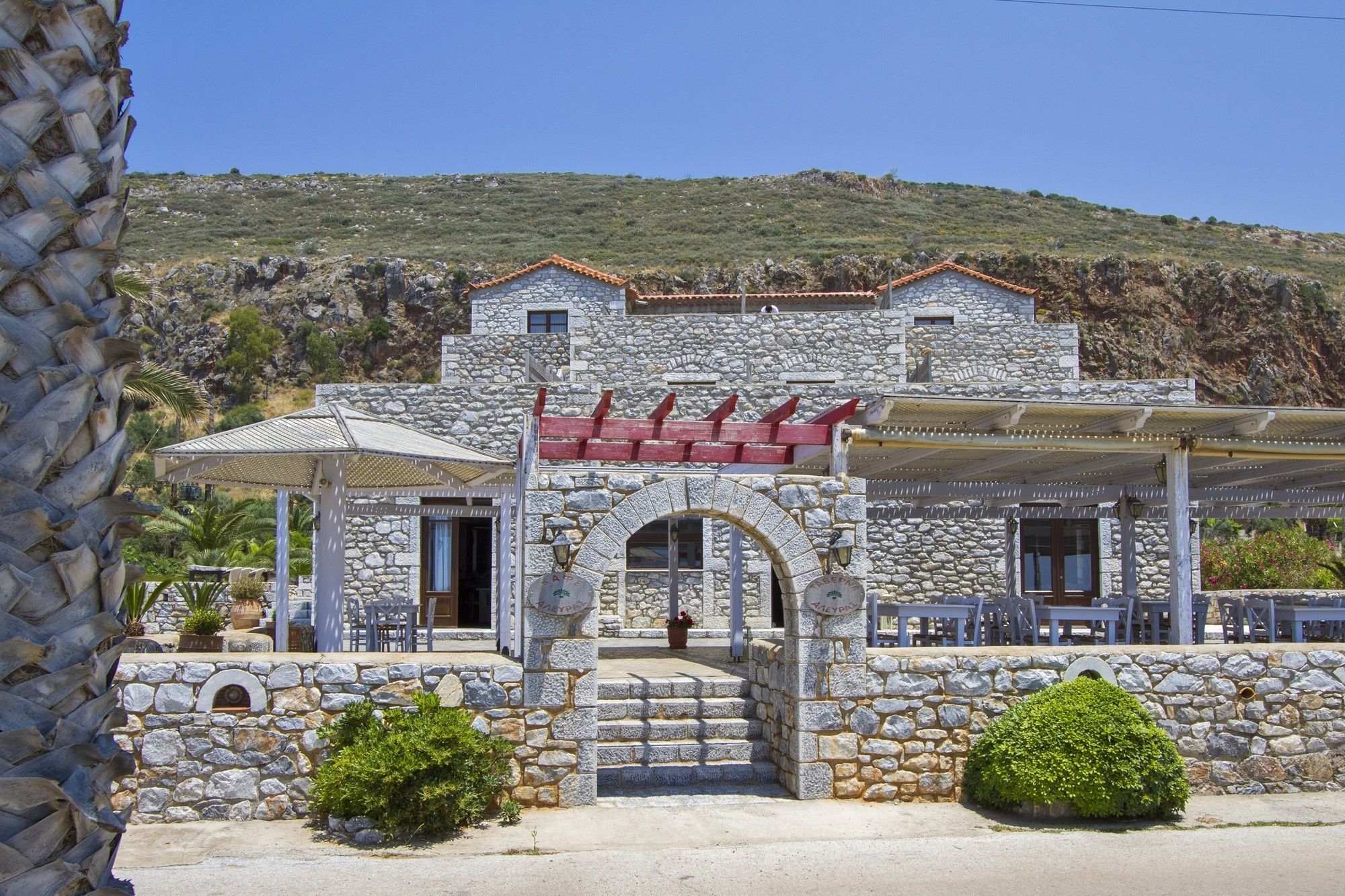 Itilo Traditional Hotel Neo Oitilo Exterior photo
